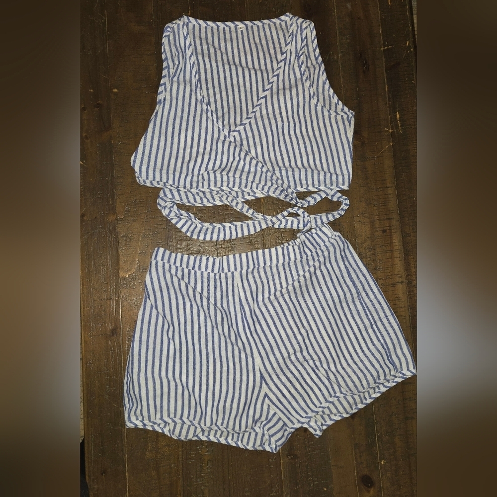 Large Striped 2 Piece Outfit Cropped Wrap Top Flowy Shorts Nautical Resort Pinup - Picture 2 of 4